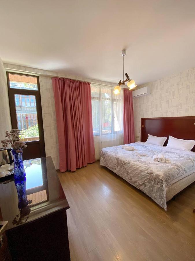 Tbilisi Central Hotel Екстериор снимка
